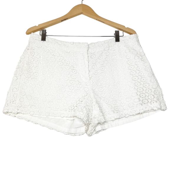 Joe Fresh White Daisy Eyelet 3 inch Flat Front Shorts Women’s Size 10 - Picture 1 of 6